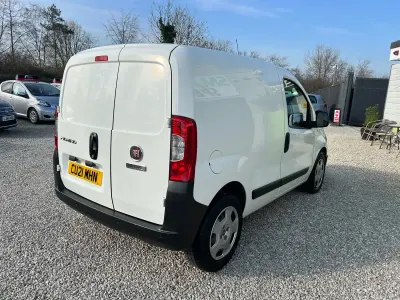 Używany Fiat Fiorino S 80 KM (58 kW) 2021 Biały Minivan