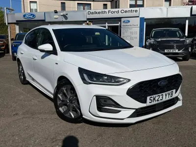 Gebraucht Ford Focus ST-Line 115 PS (84 kW) 2023 Weiß Kleinwagen