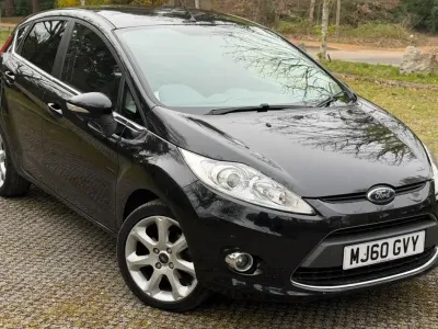 Begagnad Ford Fiesta Zetec 82 HK (60 kW) 2010 Svart Halvkombi