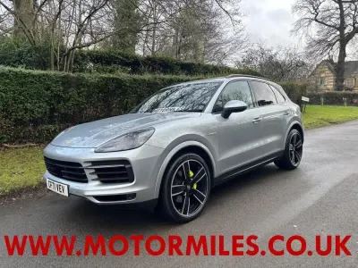 Usado Porsche Cayenne 462 HP (339 kW) 2021 Prateado SUV
