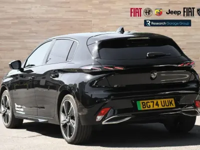 Gebraucht Peugeot e-308 GT 113 kW (154 PS) 2024 Schwarz Kleinwagen