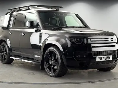Used Land Rover Defender HSE Dynamic 300 HP (220 kW) 2021 Santorini black SUV