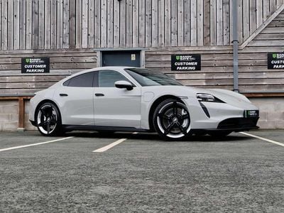 Usado Porsche Taycan Performance Package 11 kW (15 HP) 2022 Cinzento Sedan
