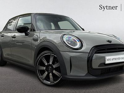 Usado Mini Cooper Exclusive 136 HP (100 kW) 2021 Cinzento Citadino