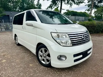 Used Nissan Elgrand 2007 Pearl white MPV
