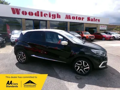 Used Renault Captur Iconic 90 HP (66 kW) 2019 Black/cream SUV