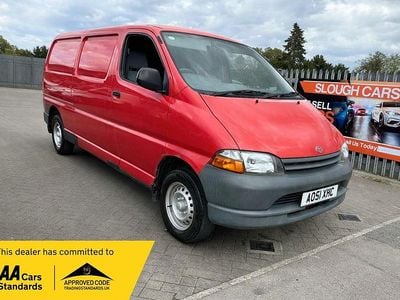 Used Toyota HiAce 88 HP (64 kW) 2001 Red MPV