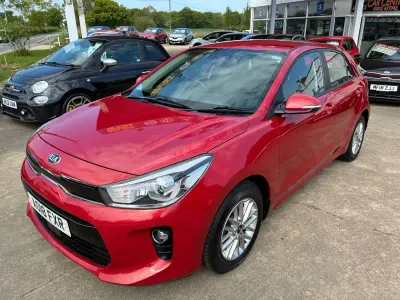 Używany Kia Rio 100 KM (73 kW) 2018 Czerwony Hatchback