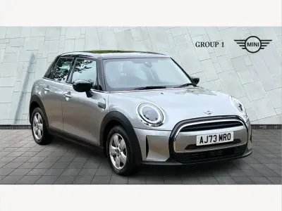 Usado Mini Cooper Classic 136 CV (100 kW) 2023 Plateado Utilitario