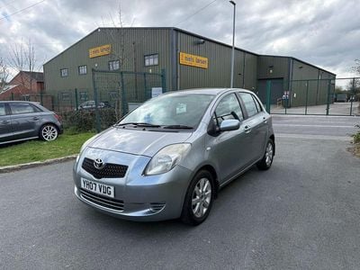 Used Toyota Yaris 85 HP (62 kW) 2007 Silver Hatchback