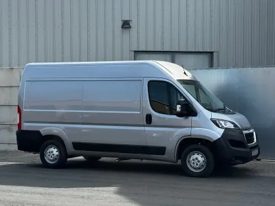 Used Peugeot Boxer Premium 140 HP (102 kW) 2023 Grey metallic Van