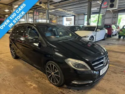 Usado Mercedes B180 109 HP (80 kW) 2014 Preto Monovolume