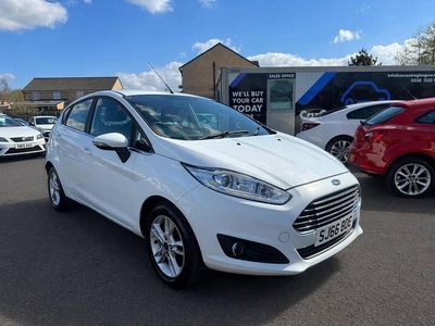 Usado Ford Fiesta Zetec 82 HP (60 kW) 2016 Branco Citadino