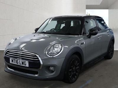Używany Mini Cooper Hatch 136 KM (100 kW) 2016 Szary Hatchback
