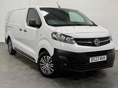 Second-hand Vauxhall Vivaro S 100 CP (73 kW) 2023 Alb Monovolum