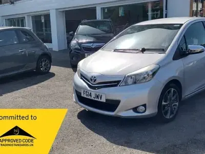 Used Toyota Yaris Trend 99 HP (72 kW) 2014 Silver Hatchback