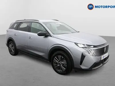 Usado Peugeot 5008 Allure 145 HP (106 kW) 2025 Cinzento SUV