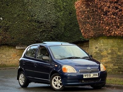 Blue Used 2000 Toyota Yaris Hatchback | £2,650 (Fair price)