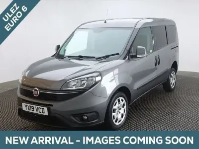 Usado Fiat Doblò 2019 Gris Monovolumen