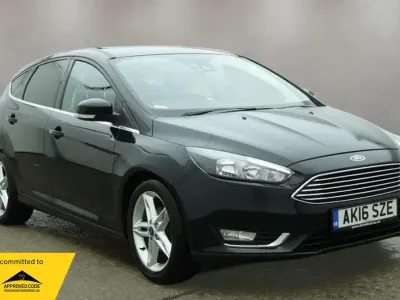 Begagnad Ford Focus Titanium 125 HK (91 kW) 2016 Svart Halvkombi
