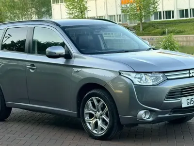 Usado Mitsubishi Outlander P-HEV 200 HP (147 kW) 2015 Cinzento SUV