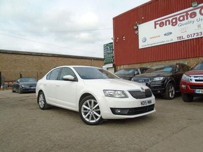 Used Skoda Octavia Elegance 2015 White Hatchback