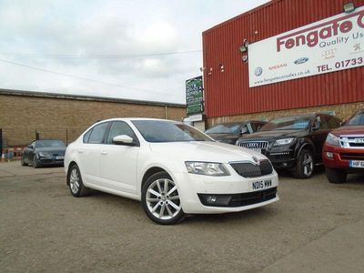 White Used 2015 Skoda Octavia Elegance Hatchback | £2,450