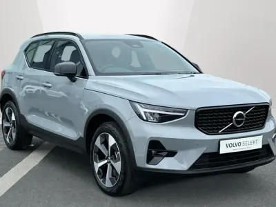 Begagnad Volvo XC40 Plus 2025 Grå SUV