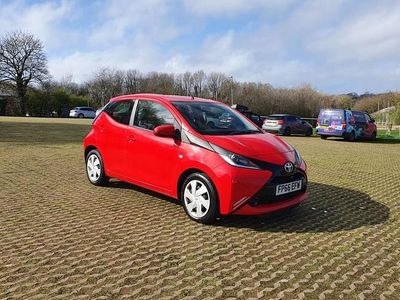 Used Toyota Aygo X-play 68 HP (50 kW) 2016 Red Hatchback