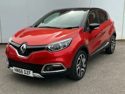 Used Renault Captur Signature 90 HP (66 kW) 2016 Red/black SUV