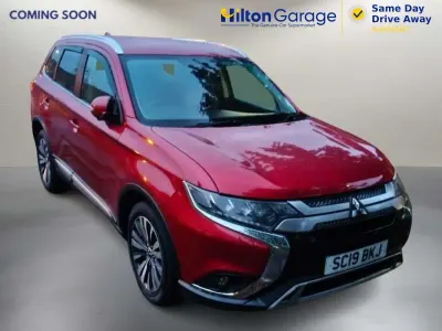 Używany Mitsubishi Outlander 150 KM (110 kW) 2019 Czerwony SUV