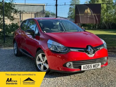 Used Renault Clio Dynamique 90 HP (66 kW) 2015 Red Hatchback