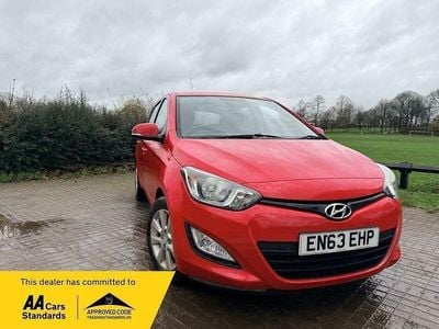 Red Used 2014 Hyundai i20 Active Hatchback | £3,395 (Fair price)
