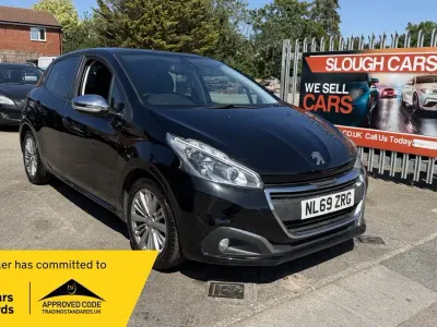 Used Peugeot 208 Signature Sky 2019 Black Hatchback
