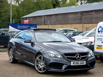 Usado Mercedes E220 AMG line 177 HP (130 kW) 2016 Cinzento Coupé