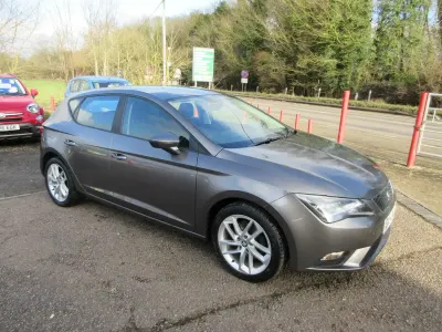Usado Seat Leon SE 150 HP (110 kW) 2014 Cinzento Citadino