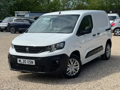 Begagnad Peugeot Partner 131 HK (96 kW) 2020 Vit Minibuss