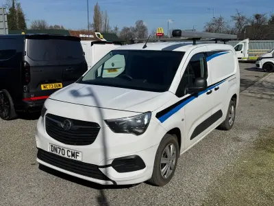 Używany Vauxhall Combo Sportive 100 KM (73 kW) 2020 Biały Minivan
