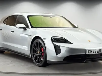 Używany Porsche Taycan Performance Package 439 kW (598 KM) 2023 Srebrny Kombi