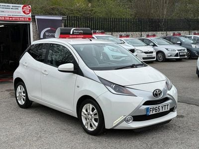 Used Toyota Aygo X-pure 69 HP (50 kW) 2015 White Hatchback