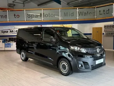 Używany Vauxhall Vivaro 145 KM (106 kW) 2022 Czarny Minivan