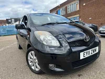 Używany Toyota Yaris 2011 Czarny Hatchback