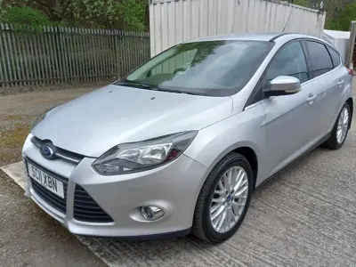 Usado Ford Focus Zetec 125 HP (91 kW) 2011 Prateado Citadino
