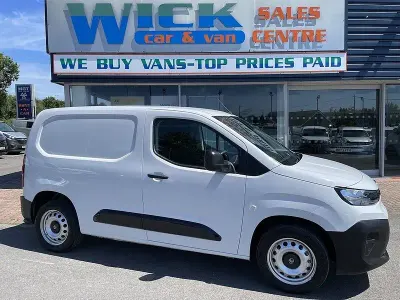 Used Citroën Berlingo 101 HP (74 kW) 2024 White MPV