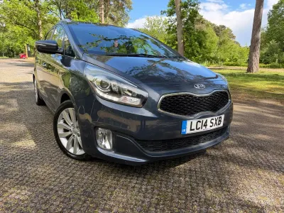 Usado Kia Carens 134 HP (98 kW) 2014 Azul Monovolume
