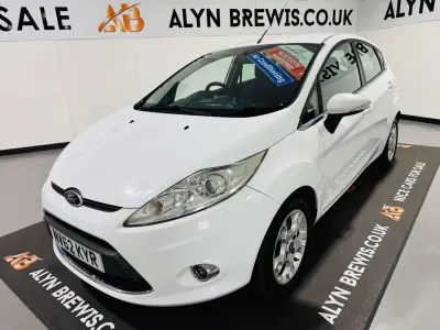 Używany Ford Fiesta Zetec 2012 Biały Hatchback