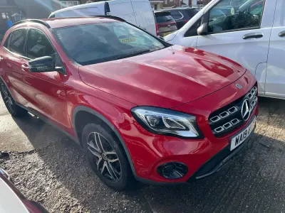 Used Mercedes GLA180 Urban 122 HP (89 kW) 2019 Red SUV