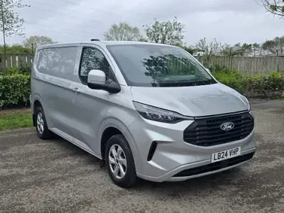 Usado Ford Transit Custom Limited 136 CV (100 kW) 2024 Plateado Van