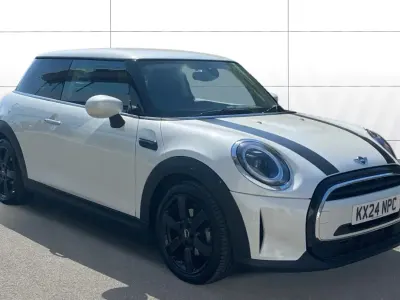 Usado Mini Cooper Classic 136 HP (100 kW) 2024 Branco Citadino