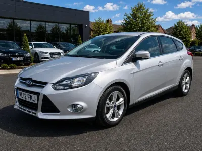 Used Ford Focus Zetec 125 HP (91 kW) 2012 Silver Hatchback